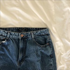 SOLD//Bershka washed denim mom jeans